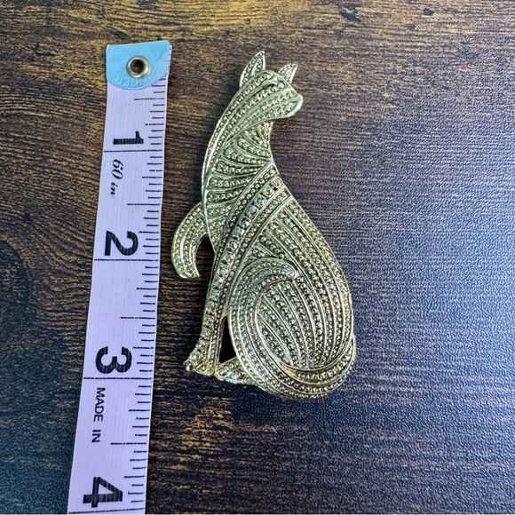 Gold Tone Cat Brooch Textured - Picture 7 of 9